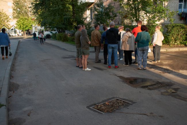 У Луцьку вирішували, як реконструювати двір, який не бачив ремонту понад 30 років. ФОТО