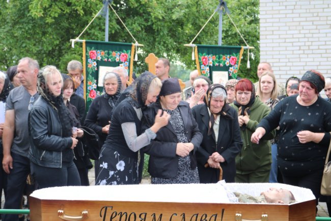 Коханий чоловік та найкращий тато: на Волині попрощалися із Героєм Володимиром Шоцьким