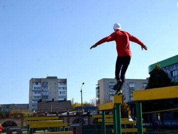 У луцькій школі відкрили військово-спортивну смугу перешкод. ФОТО