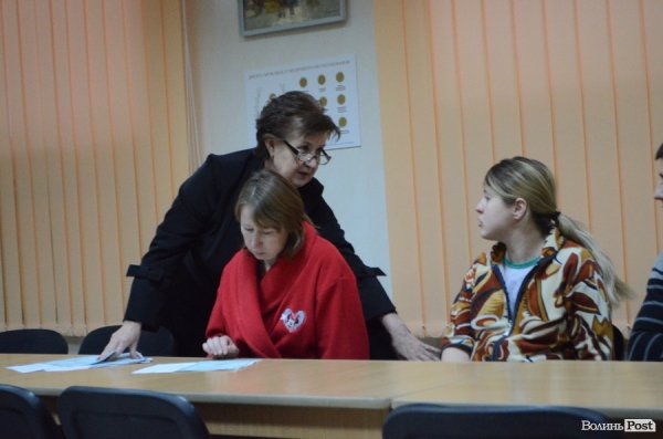 У Луцьку батькам діток, які народилися в 2016 році, вручили свідоцтва. ФОТО