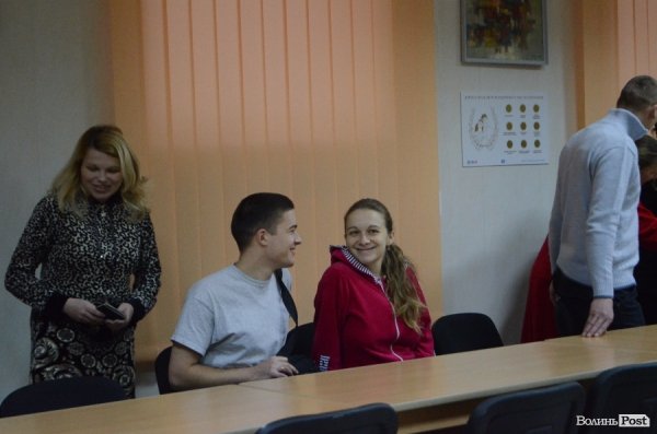 У Луцьку батькам діток, які народилися в 2016 році, вручили свідоцтва. ФОТО