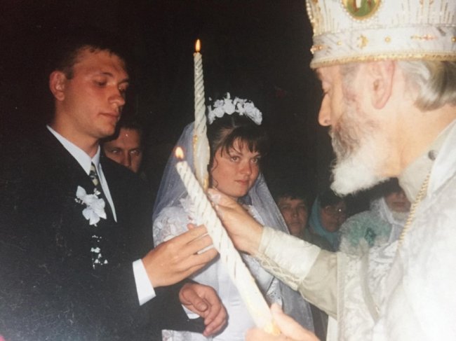  «Одружився з найчарівнішою»: священик з Волині зворушливо привітав дружину з річницею весілля