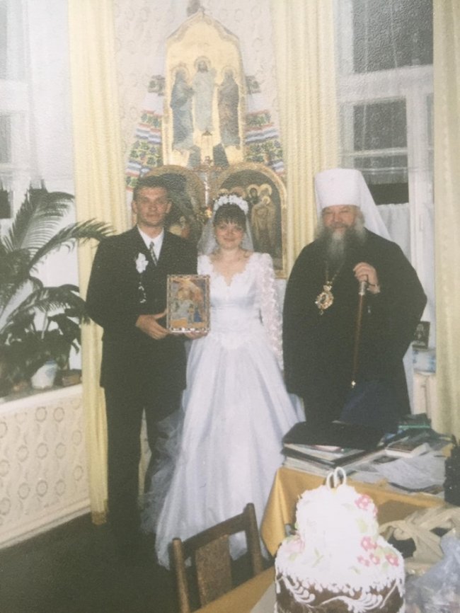  «Одружився з найчарівнішою»: священик з Волині зворушливо привітав дружину з річницею весілля