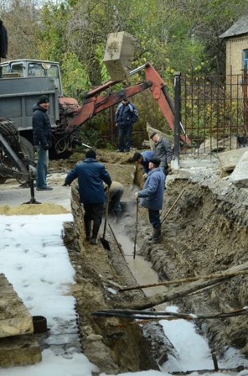 У Луцьку прорвало теплотрасу. ФОТО