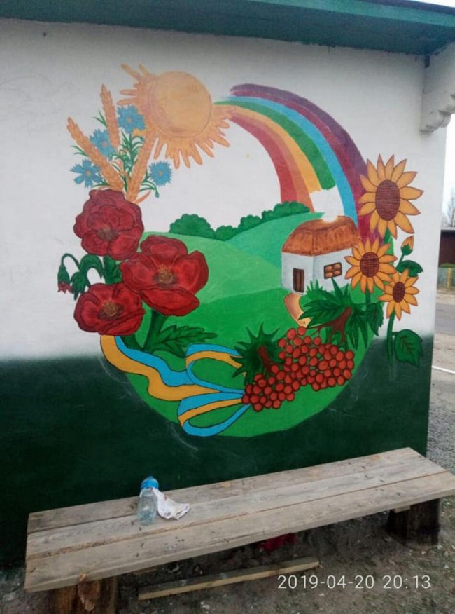 На Волині селяни перетворили зупинку у витвір мистецтва. ФОТО