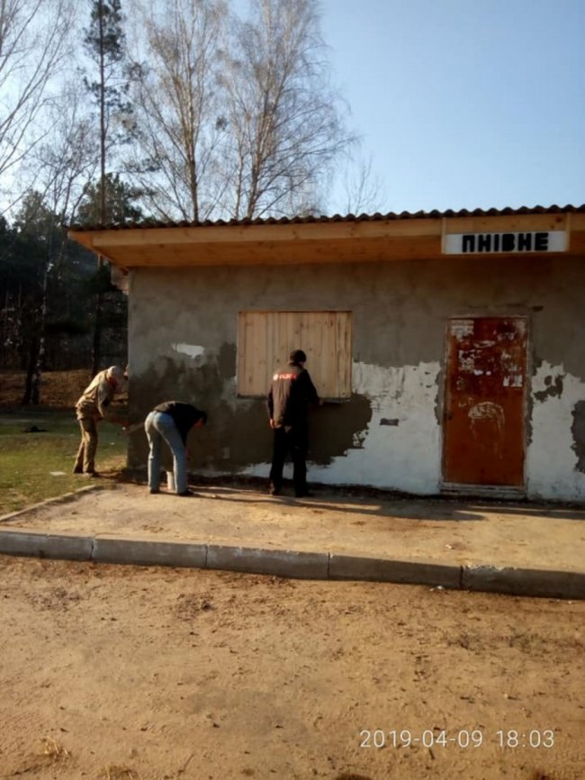 На Волині селяни перетворили зупинку у витвір мистецтва. ФОТО