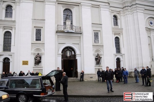 У Луцьку попрощалися з відомим волинянином. ФОТО