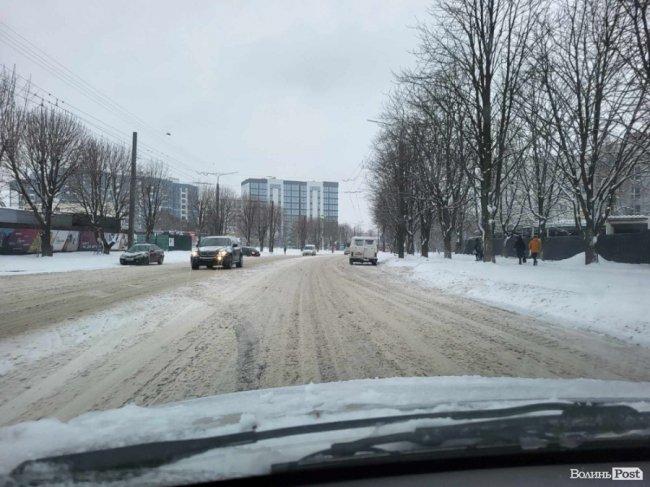 Луцьк замітає снігом. ФОТО
