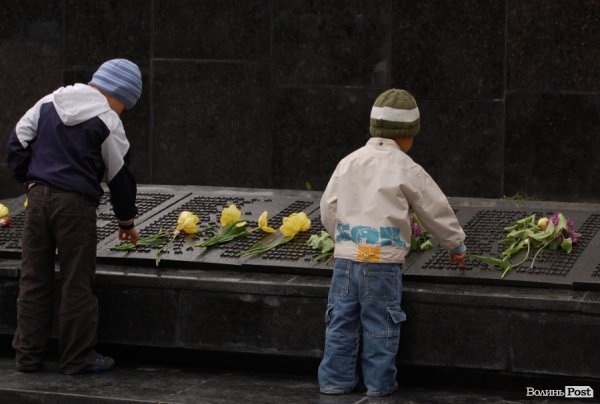 Парад Перемоги у Луцьку пройшов з комуністами і міліцією