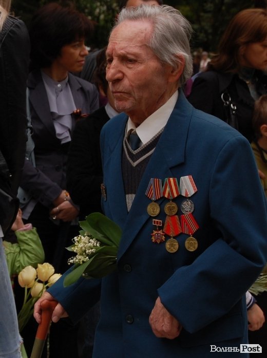 Парад Перемоги у Луцьку пройшов з комуністами і міліцією