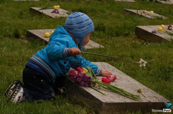 Парад Перемоги у Луцьку пройшов з комуністами і міліцією