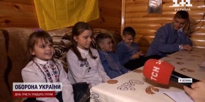 На Волині для шістьох дітей загиблого Героя, які усі наколядовані гроші віддали для ЗСУ, благодійники влаштували сюрприз
