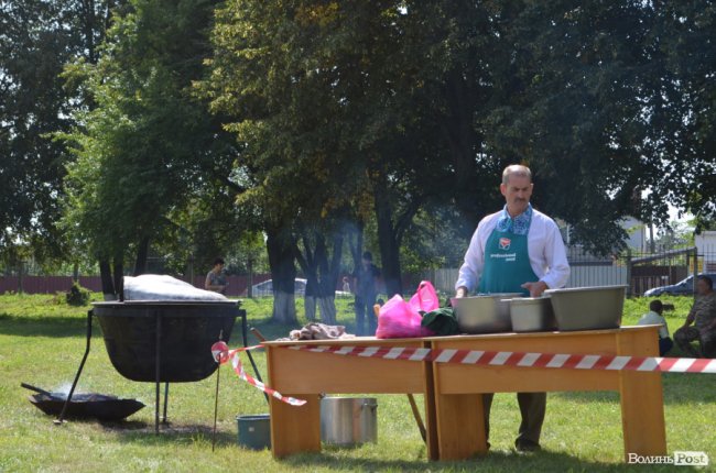 Танець від ректора і завдання від губернатора: як у луцькому «політесі» першачків зустрічали. ФОТО