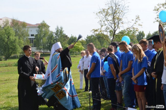 Танець від ректора і завдання від губернатора: як у луцькому «політесі» першачків зустрічали. ФОТО