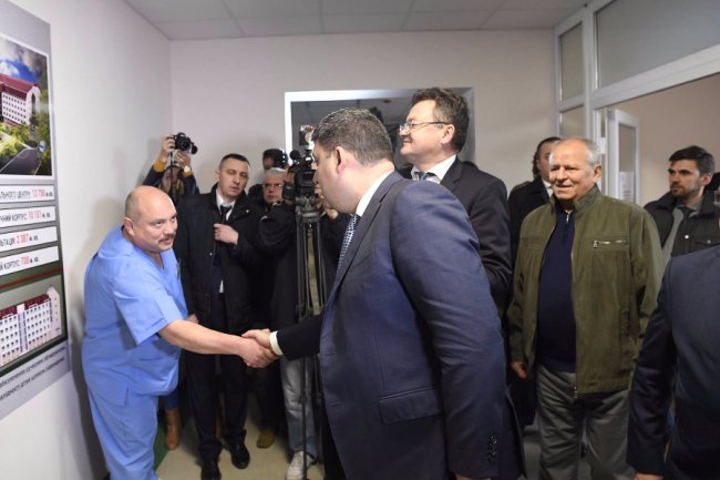 Володимир Гройсман поділився враженнями про перинатальний центр у Луцьку. ФОТО