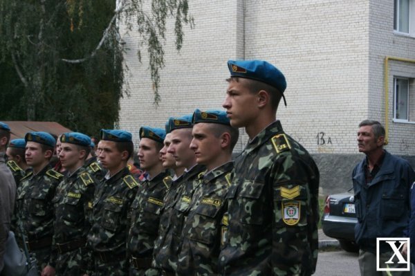 У Луцьку відкрили оновлену меморіальну дошку льотчику Арцеулову. ФОТО