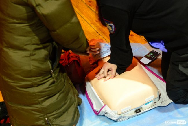 У Луцьку вчили надавати домедичну допомогу. ФОТО