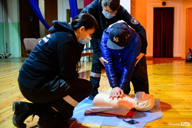 У Луцьку вчили надавати домедичну допомогу. ФОТО