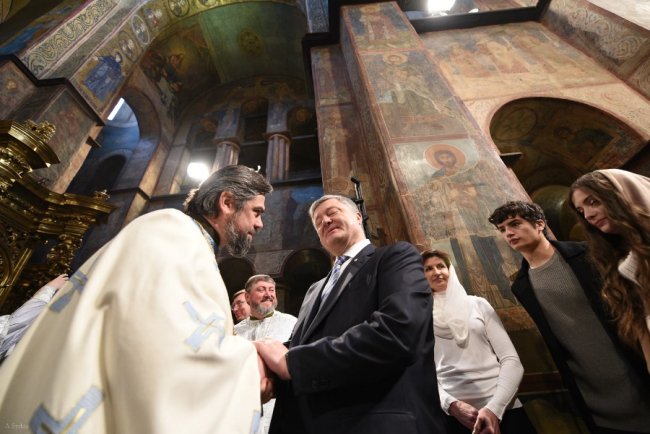 «Все це якесь диво»: священик з Волині опублікував фото з богослужіння у Софії Київській