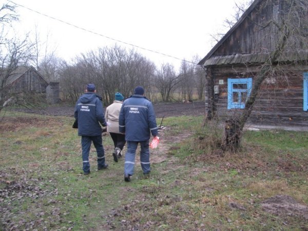 Що роблять пожежники, аби люди не поспалювали собі хат. ФОТО