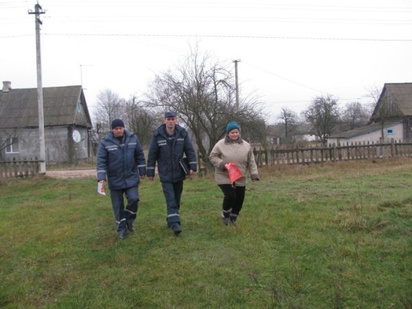 Що роблять пожежники, аби люди не поспалювали собі хат. ФОТО