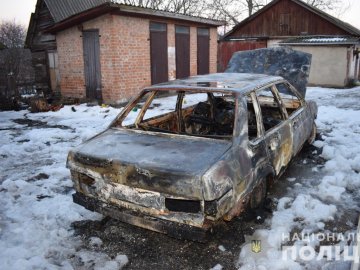 Волинянин викрав на Вінничині ВАЗ, який по дорозі загорівся. ФОТО