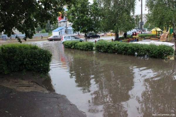 Як «плавав» Луцьк. ФОТО. ВІДЕО