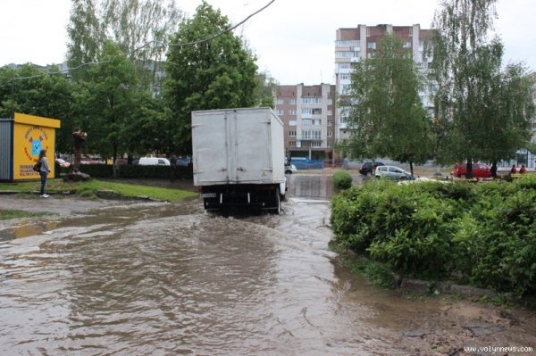 Як «плавав» Луцьк. ФОТО. ВІДЕО