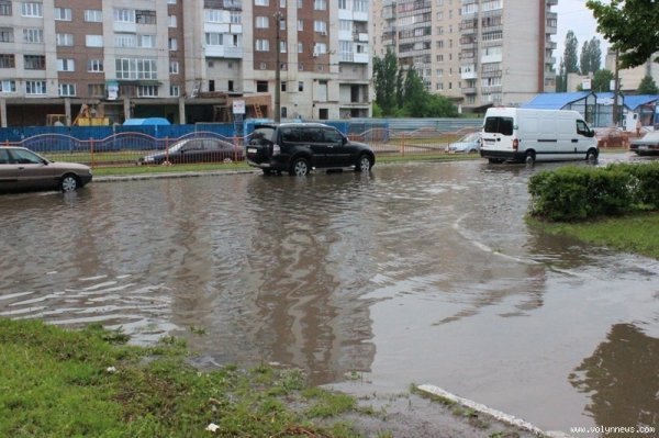 Як «плавав» Луцьк. ФОТО. ВІДЕО