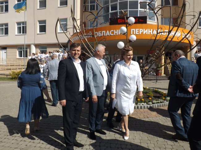 «Коло дружби»: у Сквері майбутнього поблизу волинського перинатального центру посадили туї