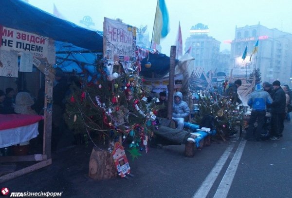 Майдан готується до Нового року. ФОТО
