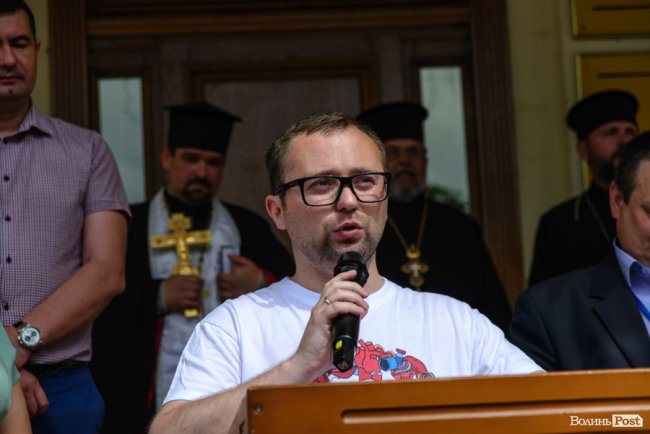 Люди з пересадженими органами посадили біля лікарні у Луцьку Алею життя. ФОТО