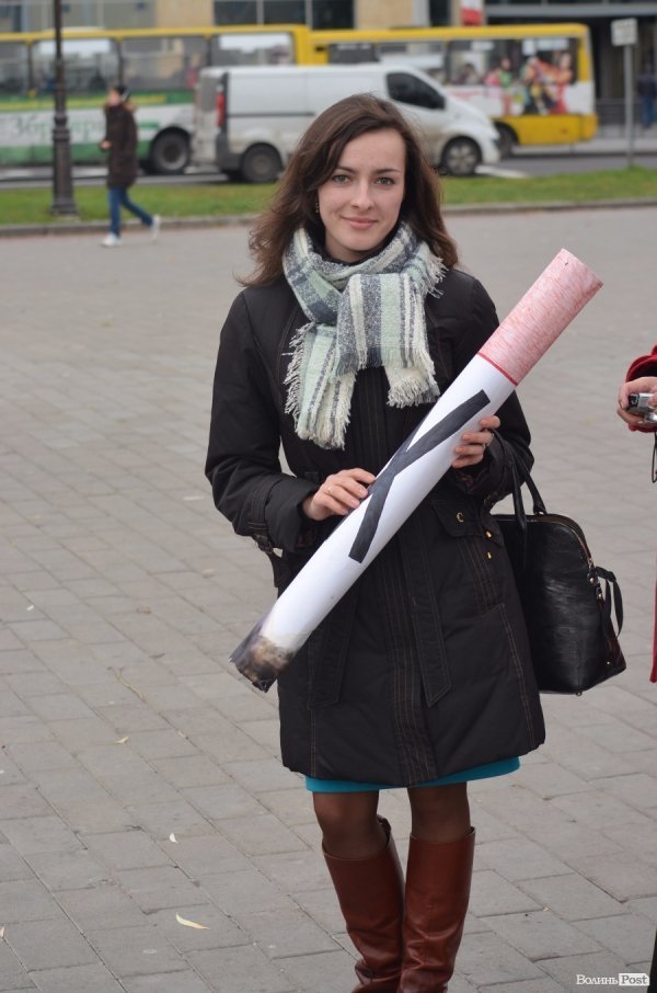 У Луцьку студенти вийшли на марш проти куріння. ФОТО 