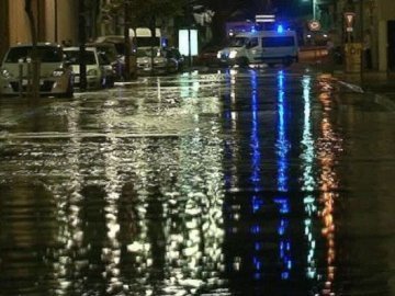 Вулиці французького міста Сет затопило вином. ФОТО