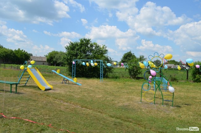 Новий майданчик і перше велике гуляння: в Оздові біля Луцька відсвяткували День села. ФОТО