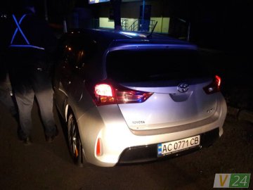 «Обмили» покупку: у Луцьку зловили п'яну білявку за кермом. ФОТО