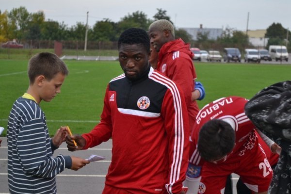 Як «Волинь» грала з сільською командою. ФОТО