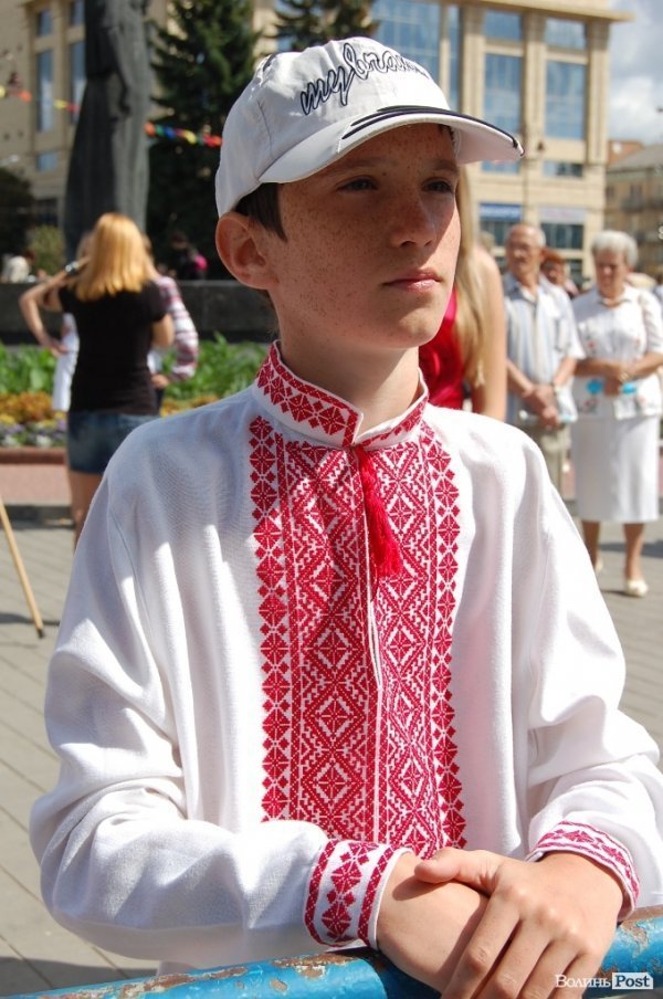 Акція «Українська вишиванка» у Луцьку. ФОТО