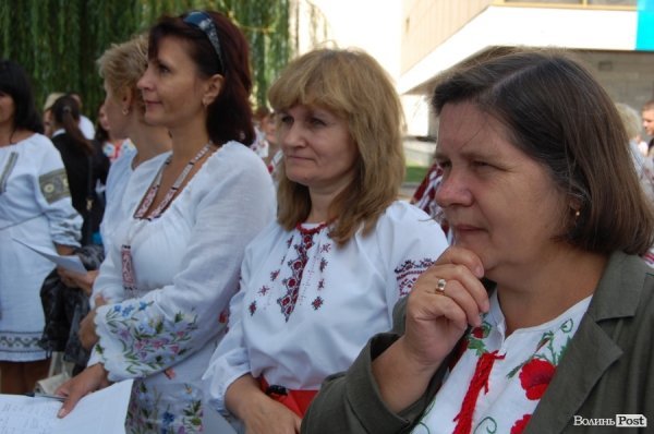 Акція «Українська вишиванка» у Луцьку. ФОТО
