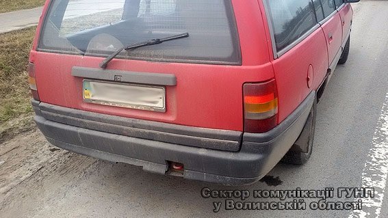 Під Луцьком вантажівка зіткнулася з легковиком. ФОТО