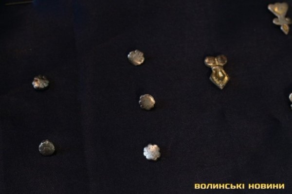 Показали срібний скарб, знайдений під Луцьком. ФОТО