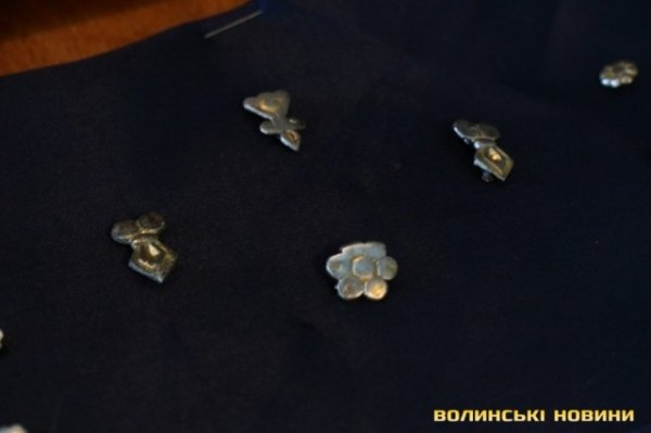 Показали срібний скарб, знайдений під Луцьком. ФОТО