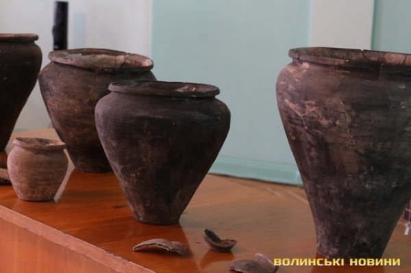 Показали срібний скарб, знайдений під Луцьком. ФОТО