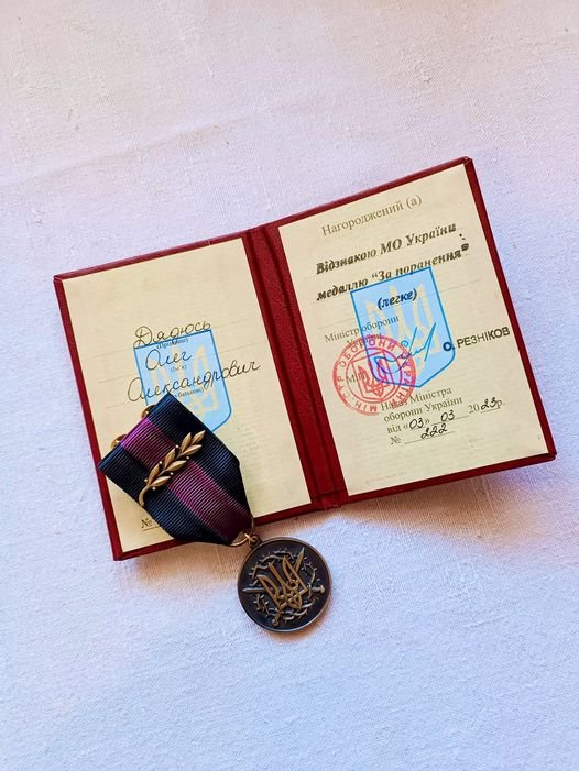 Вручили медаль «За поранення» священнику з Луцька, який змінив рясу на військову форму