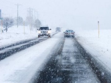 Водіїв попереджають про засніжені дороги на Волині