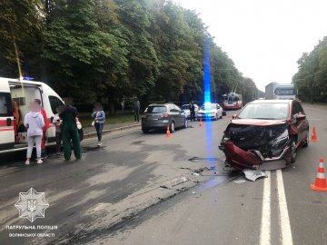 Не впоралася з керуванням та виїхала на зустрічний бік дороги: у Луцьку водійка спричинила ДТП