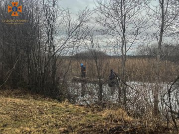 Пошуки 17-річної дівчини тривають: залучені водолази, лісівники та військові