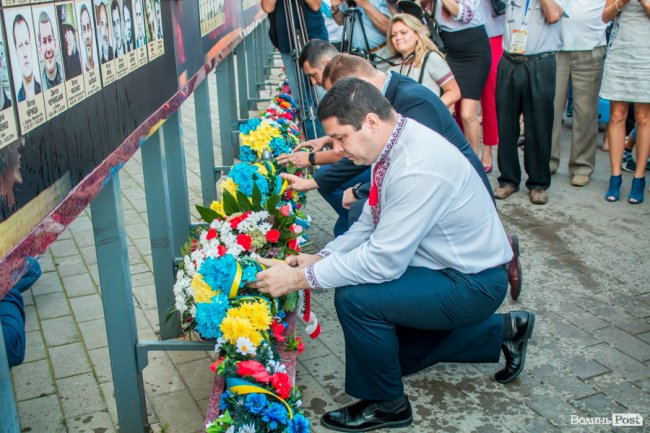 У Луцьку вшанували пам'ять загиблих воїнів АТО. ФОТО
