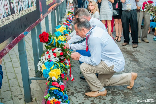 У Луцьку вшанували пам'ять загиблих воїнів АТО. ФОТО