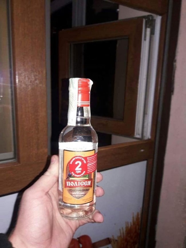 Луцькі муніципали покарали три магазини за продаж алкоголю вночі. ФОТО